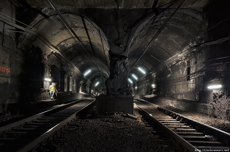 Illustration for article titled Lost in a Maze of Abandoned Stations Beneath the Streets of Barcelona